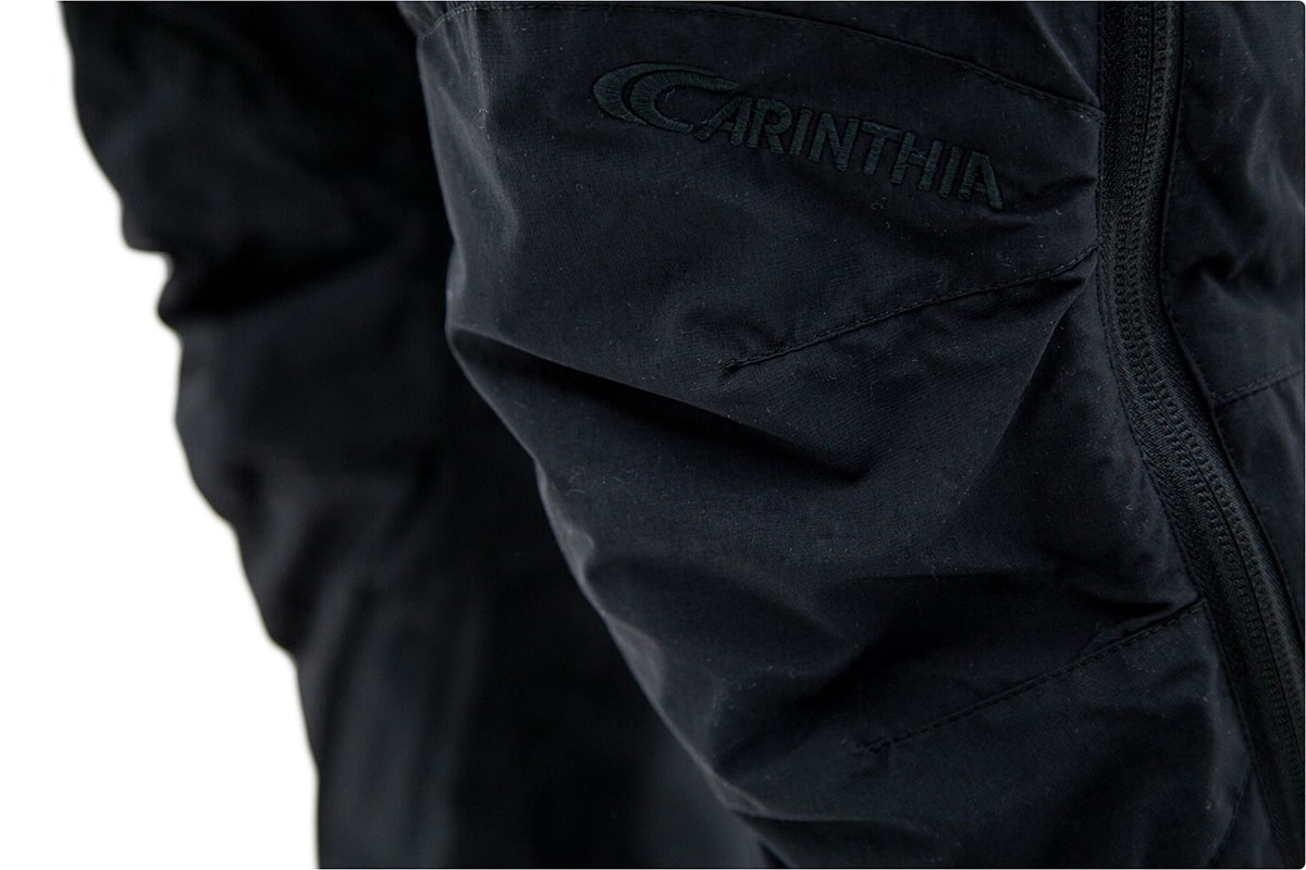 carinthia-spodnie-windbreaker-black-kolana